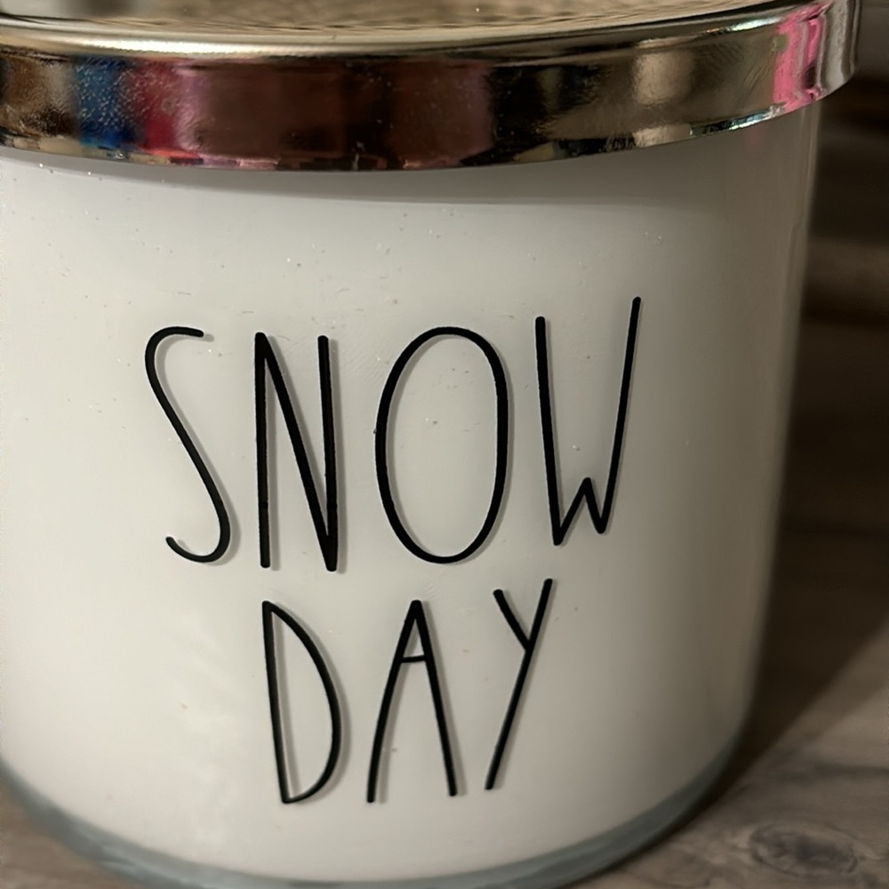 NEW GOOSE CREEK SNOW DAY FARMHOUSE 3 WICK SCENTED CANDLE - Picture 8 of 9